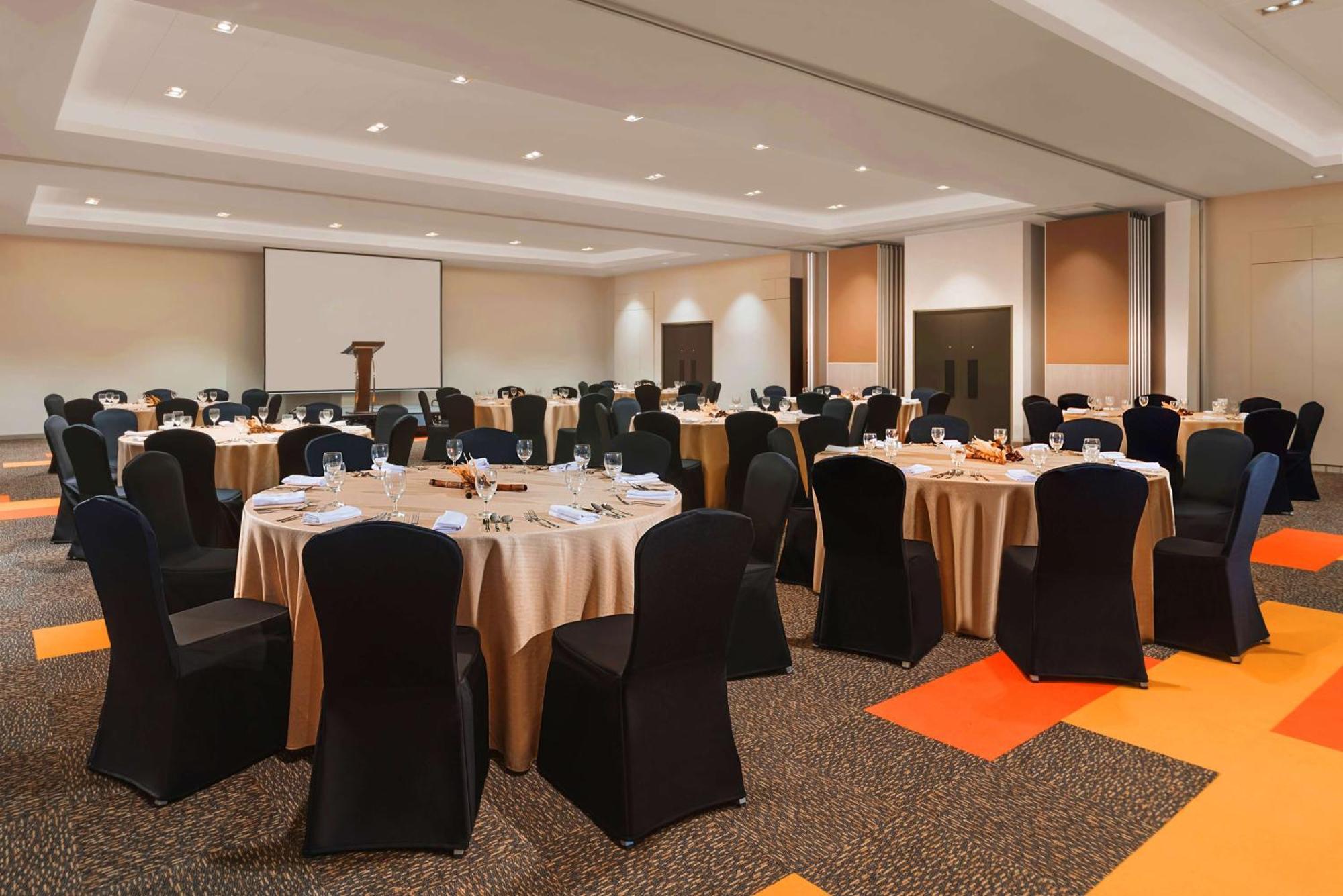 Park Inn By Radisson Iloilo Zewnętrze zdjęcie